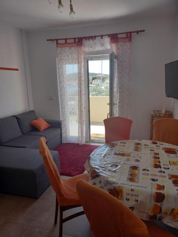 Apartman Rebeka Jezera Εξωτερικό φωτογραφία