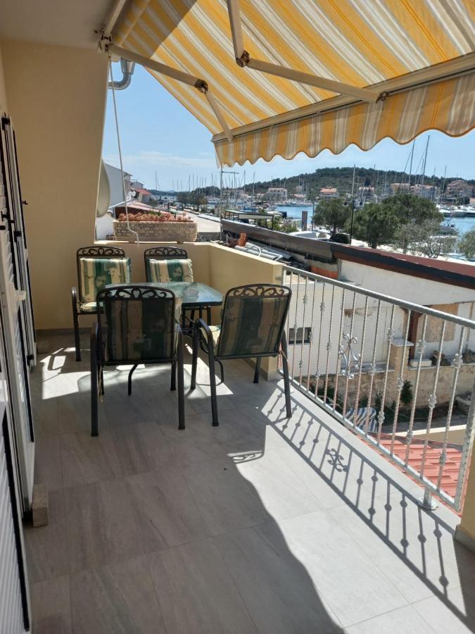 Apartman Rebeka Jezera Εξωτερικό φωτογραφία